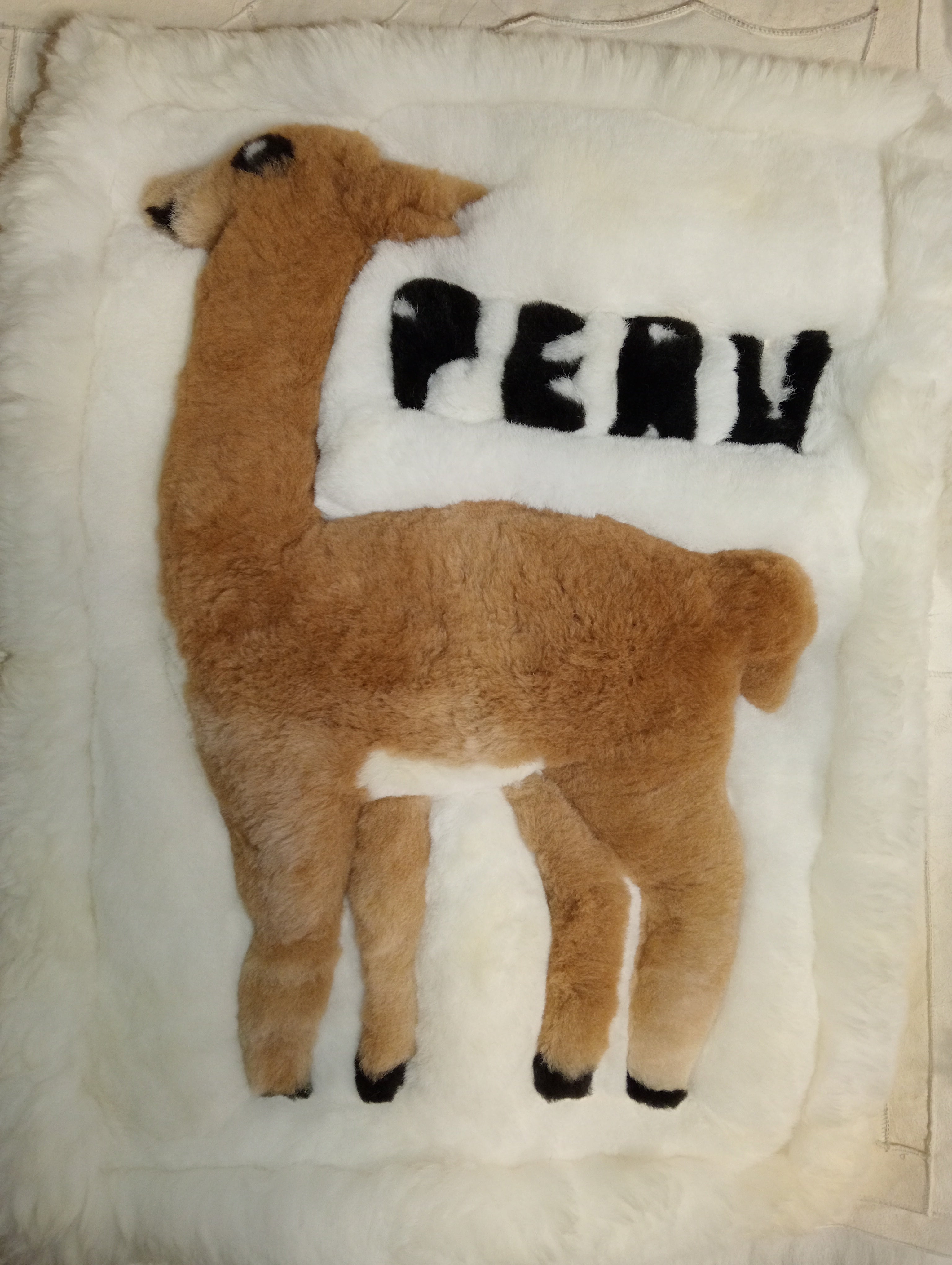 Tapiz Peruano de Piel de Alpaca (Diseño Alpaca) – 70x50 cm