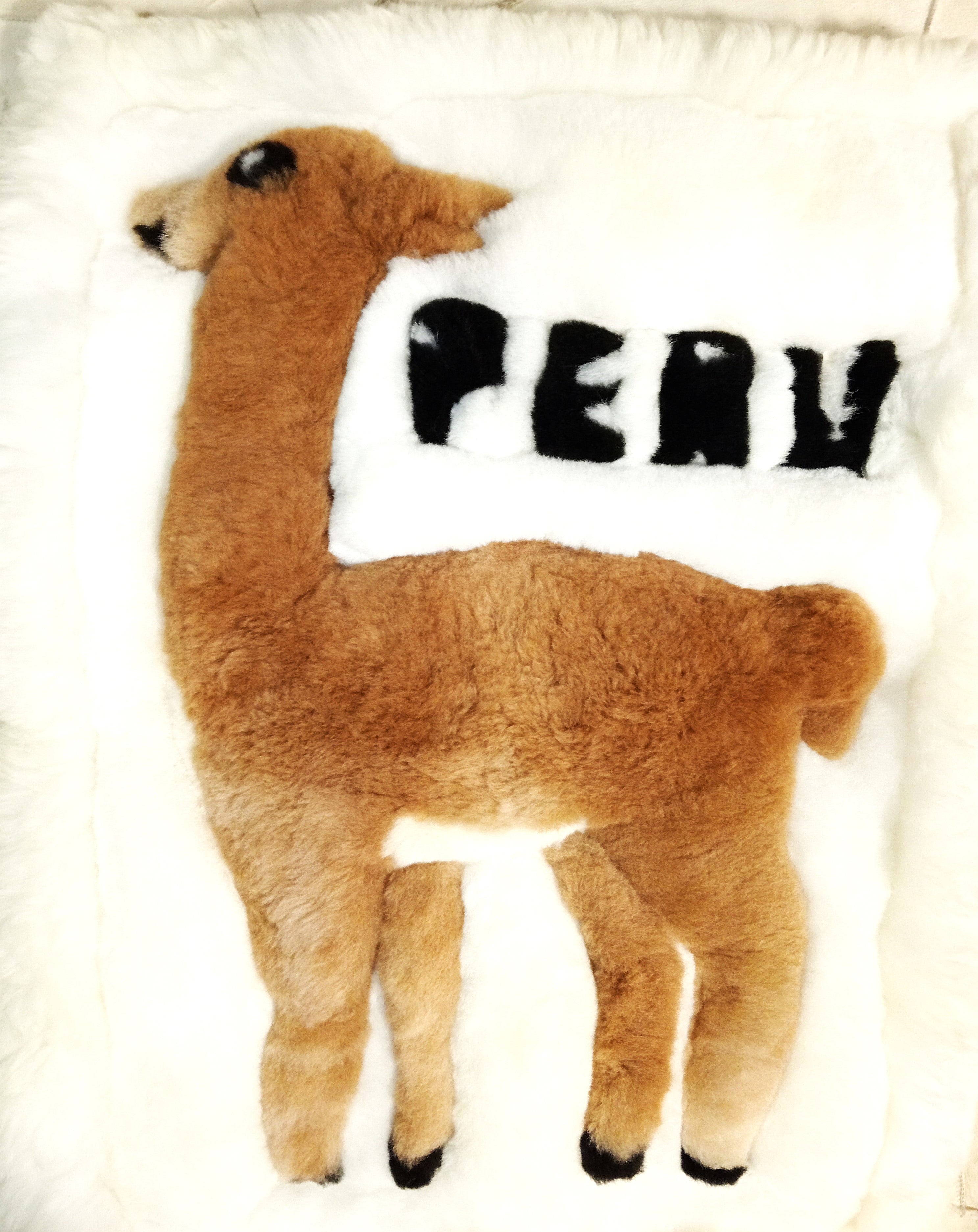 Tapiz Peruano de Piel de Alpaca (Diseño Alpaca) – 70x50 cm